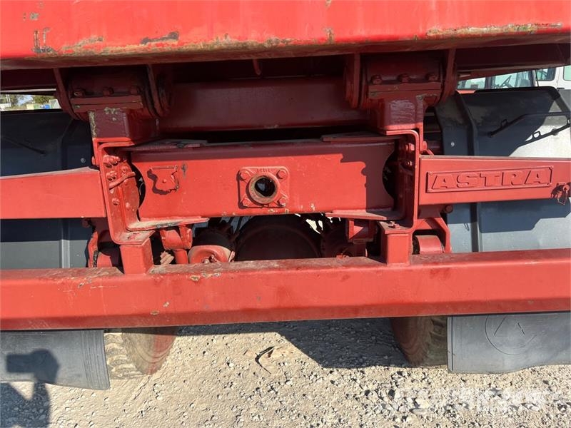 Astra BM201 T/A Dump Truck (Inoperable) ダンプ