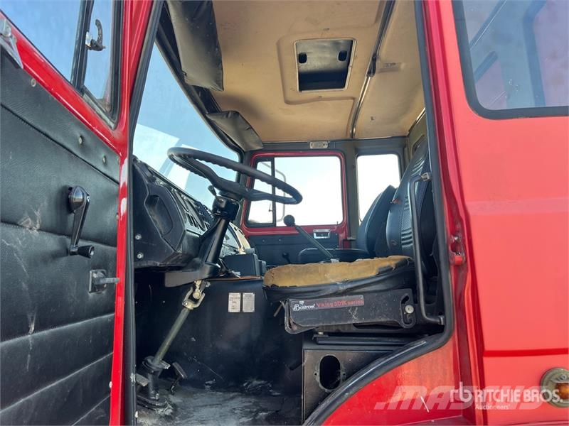 Astra BM201 T/A Dump Truck (Inoperable) ダンプ