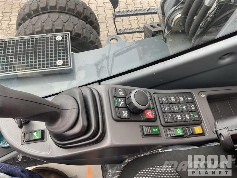 Atlas 300MH Material Handler/ Wheel Material Handler (Un معدات البناء - غير ذلك