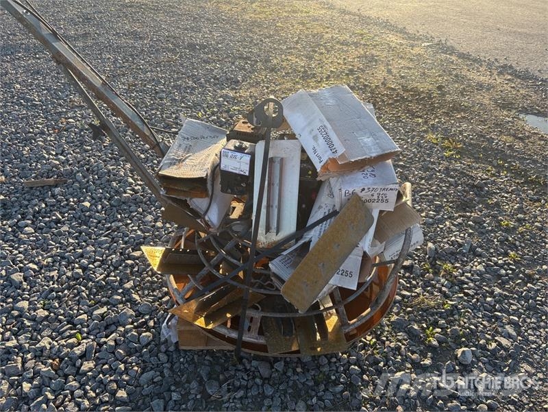 Atlas Copco of (6) Atlas Copco BG370 Power Trowel Flügelglätter