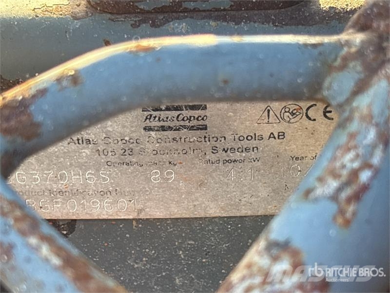 Atlas Copco of (6) Atlas Copco BG370 Power Trowel Flügelglätter