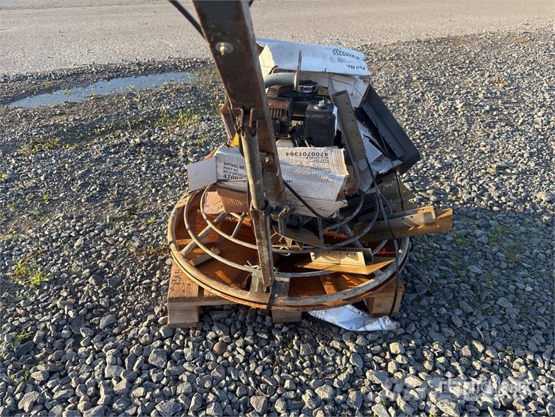 Atlas Copco of (6) Atlas Copco BG370 Power Trowel Flügelglätter