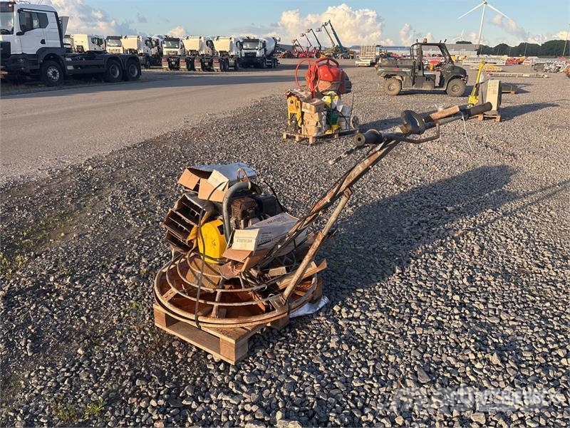 Atlas Copco of (6) Atlas Copco BG370 Power Trowel Flügelglätter