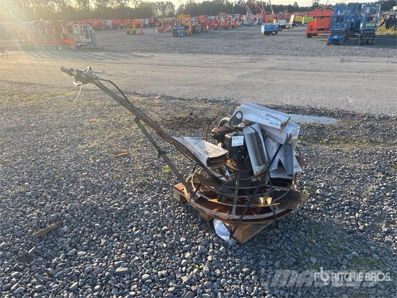 Atlas Copco of (6) Atlas Copco BG370 Power Trowel Flügelglätter