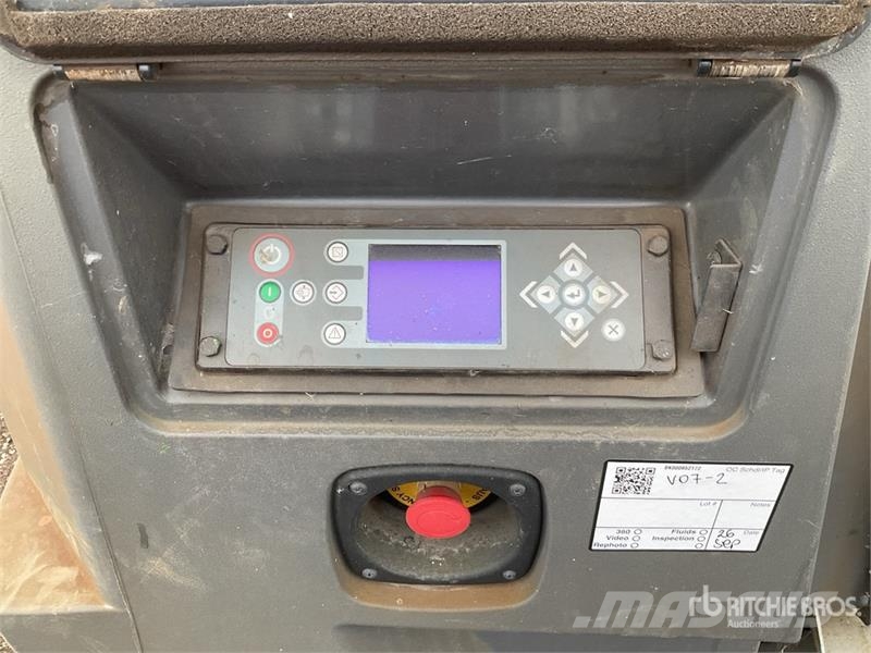 Atlas Copco XATS138 Mobile Air Compressor (Inoperable) Kompresori