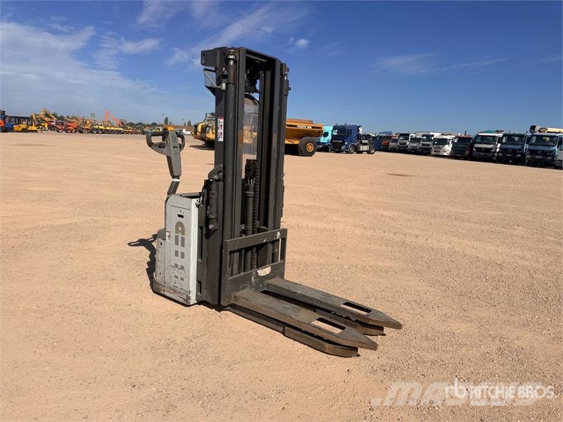 Atlet Alto 1500 kg Transpalette Electrique Electric Stac Samohybné vozíky