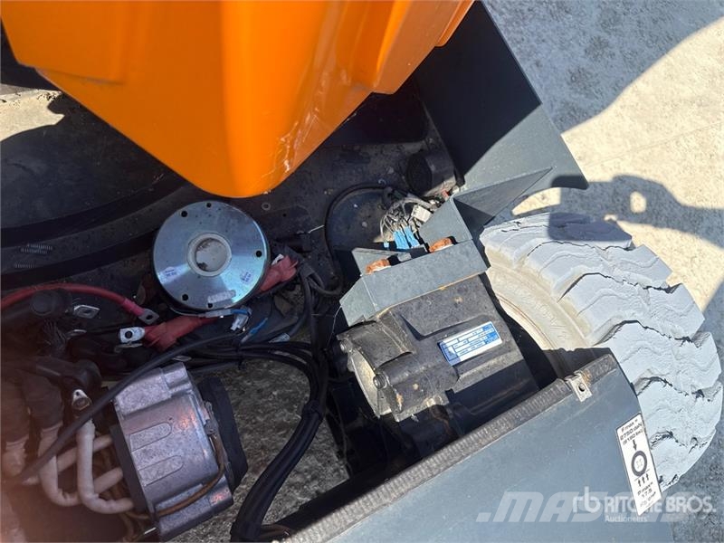 ATN PIAF 13RE Vertical Mast Lift (Inoperable) Személyemelők