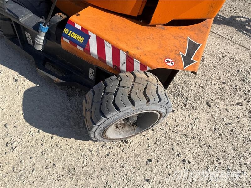 ATN PIAF 13RE Vertical Mast Lift (Inoperable) Személyemelők
