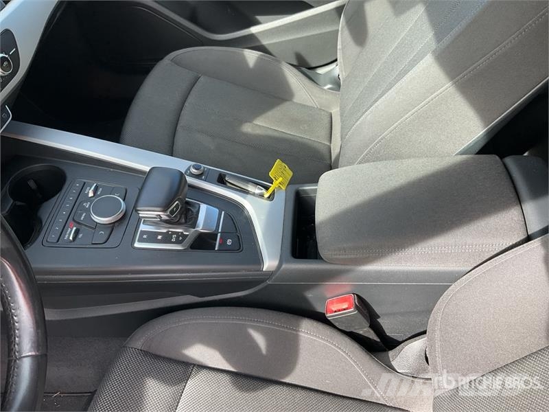 Audi A4 سيارات