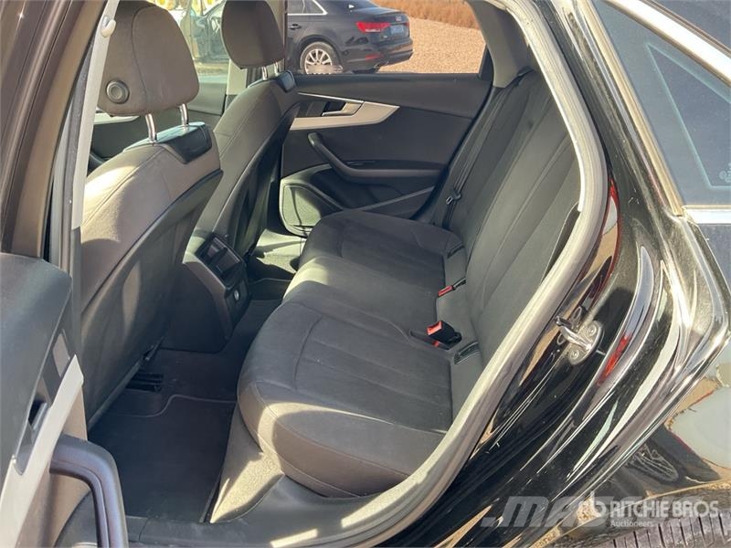 Audi A4 سيارات