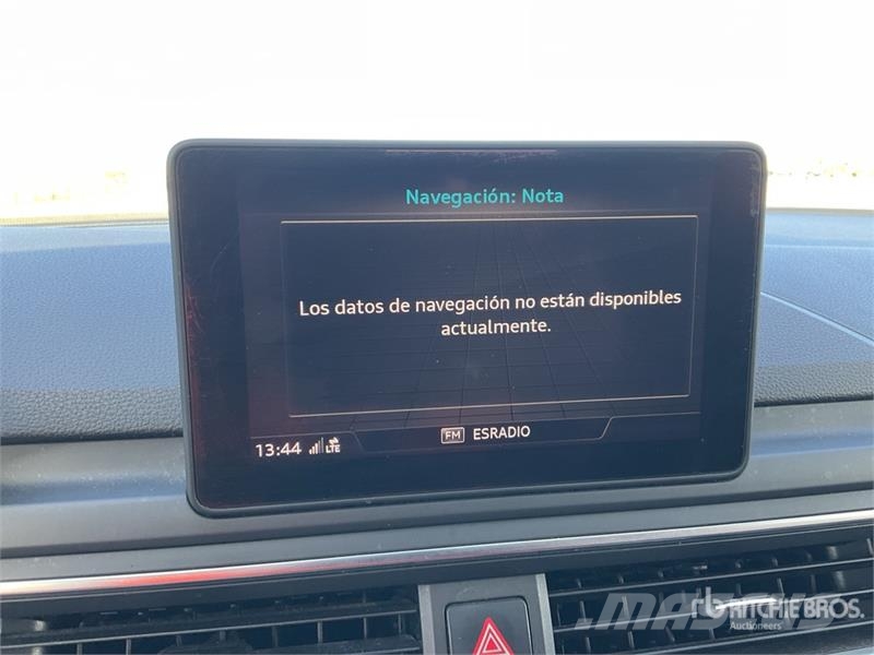Audi A4 سيارات