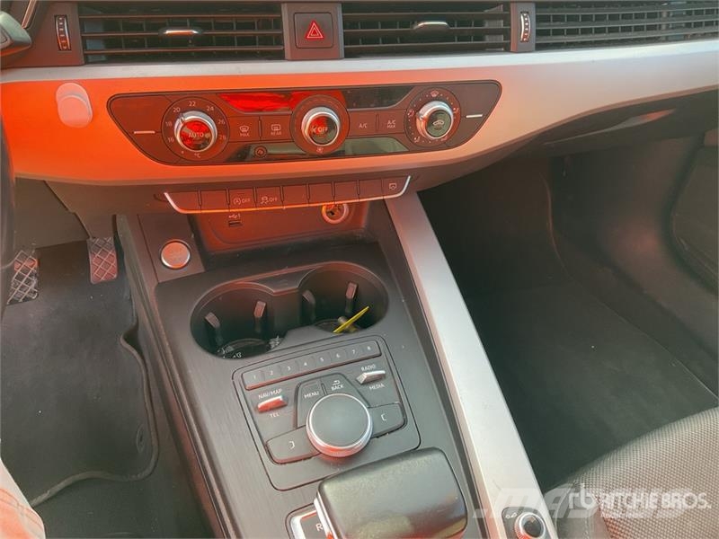 Audi A4 35TFSI Automobile Carros Ligeiros
