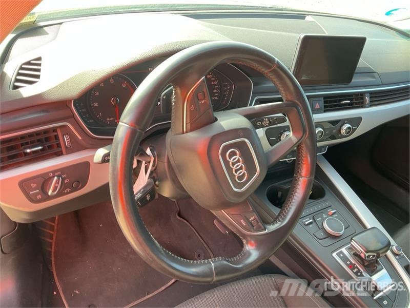 Audi A4 35TFSI Automobile Carros Ligeiros