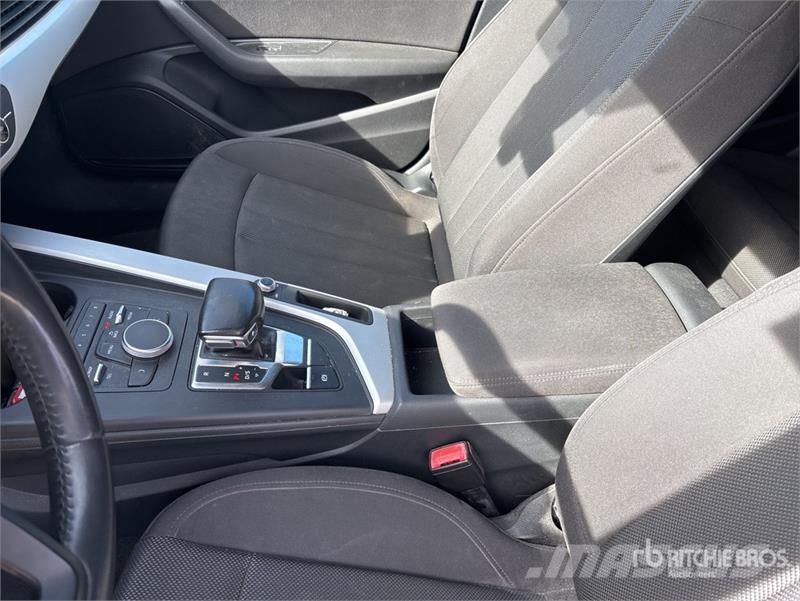 Audi A4 35TFSI Automobile Carros Ligeiros