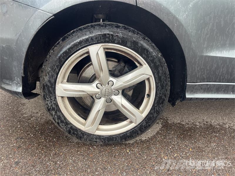 Audi Q5 S-Line AWD SUV Avtomobili