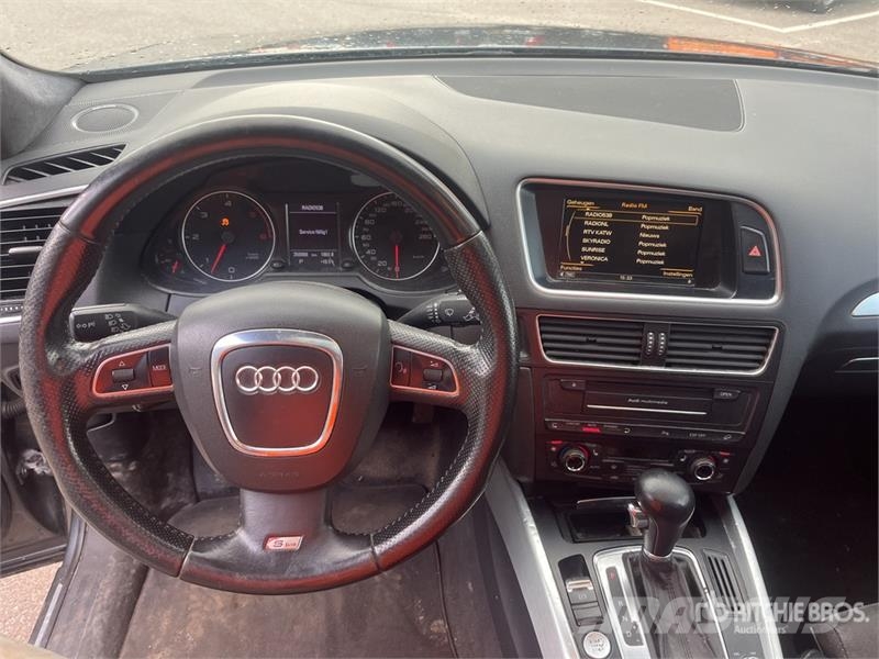 Audi Q5 S-Line AWD SUV Avtomobili