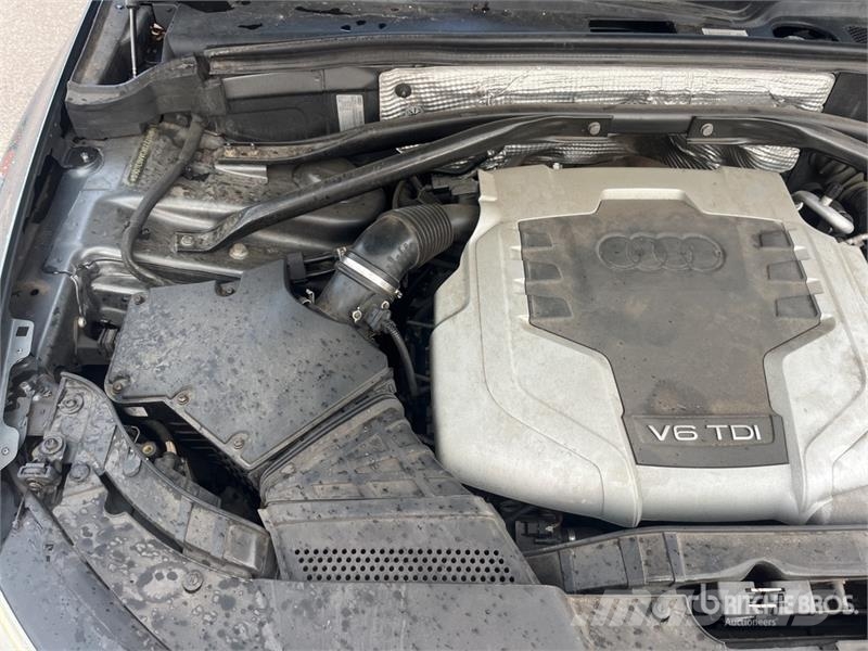 Audi Q5 S-Line AWD SUV Avtomobili