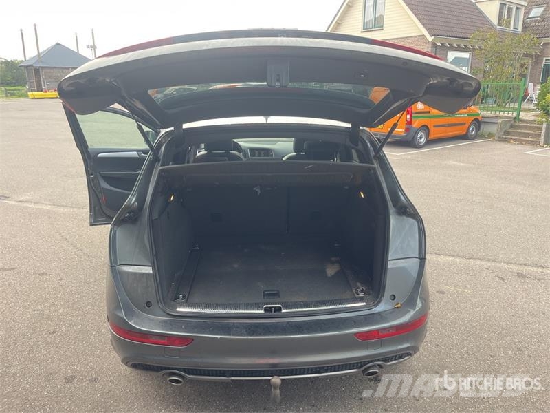 Audi Q5 S-Line AWD SUV Avtomobili
