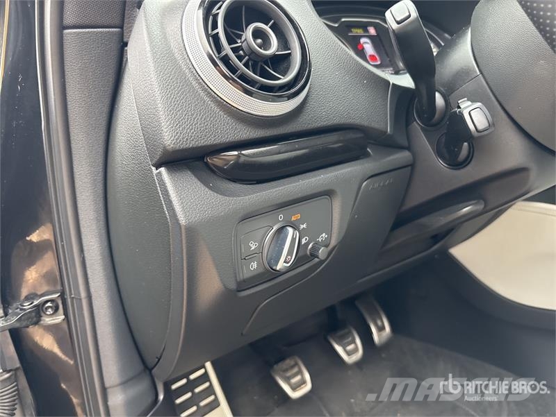 Audi S3 Automobile Автомобілі