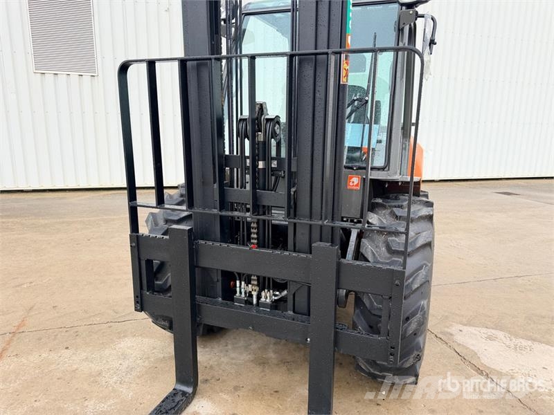 Ausa C251HX4 2500 kg 4x4 Rough Terrain Forklift (Unused شاحنات الطرق الوعرة