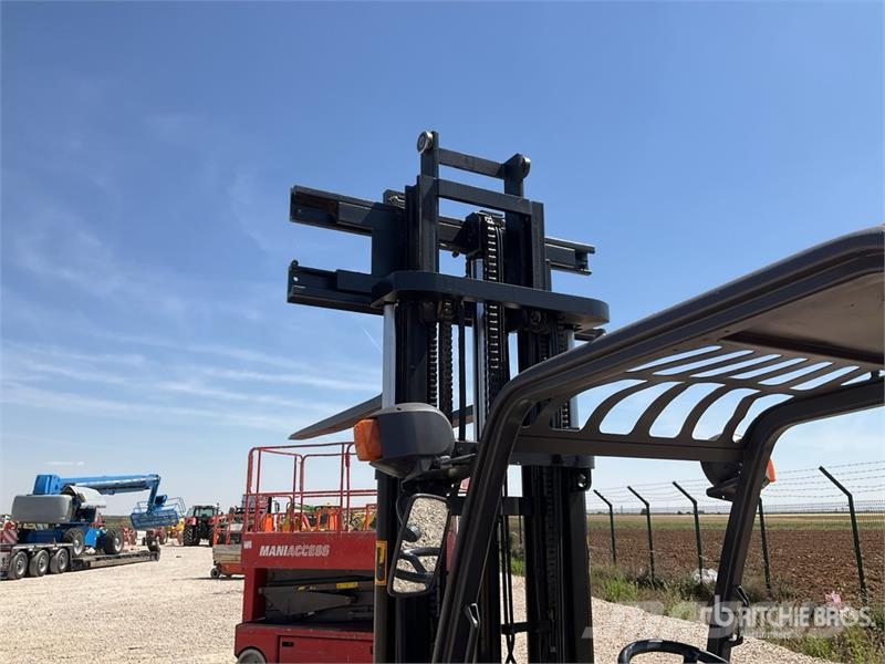 Ausa CH200 4x4 Rough Terrain Forklift شاحنات الطرق الوعرة