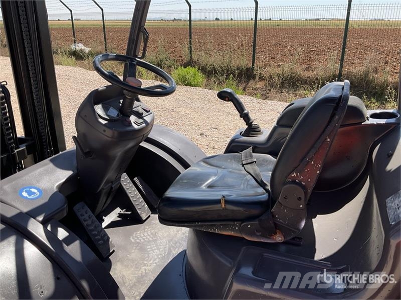 Ausa CH200 4x4 Rough Terrain Forklift شاحنات الطرق الوعرة