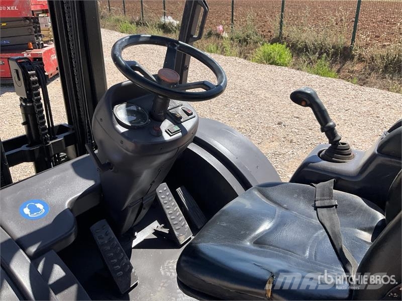 Ausa CH200 4x4 Rough Terrain Forklift شاحنات الطرق الوعرة