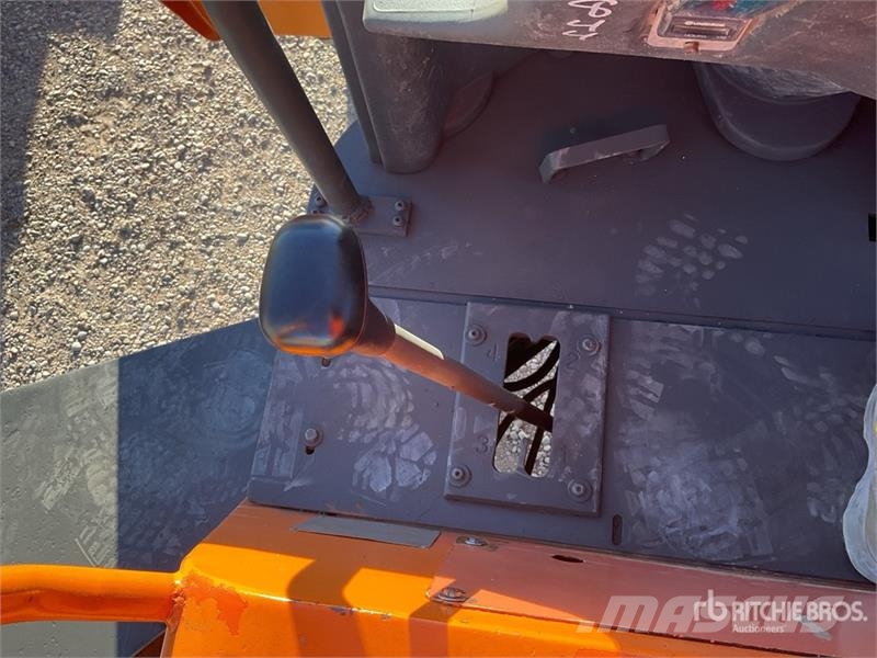 Ausa D1000AP 4x4 Dumper 翻斗车\公路型自卸车