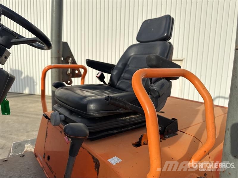 Ausa D600APG Damperi za gradilište