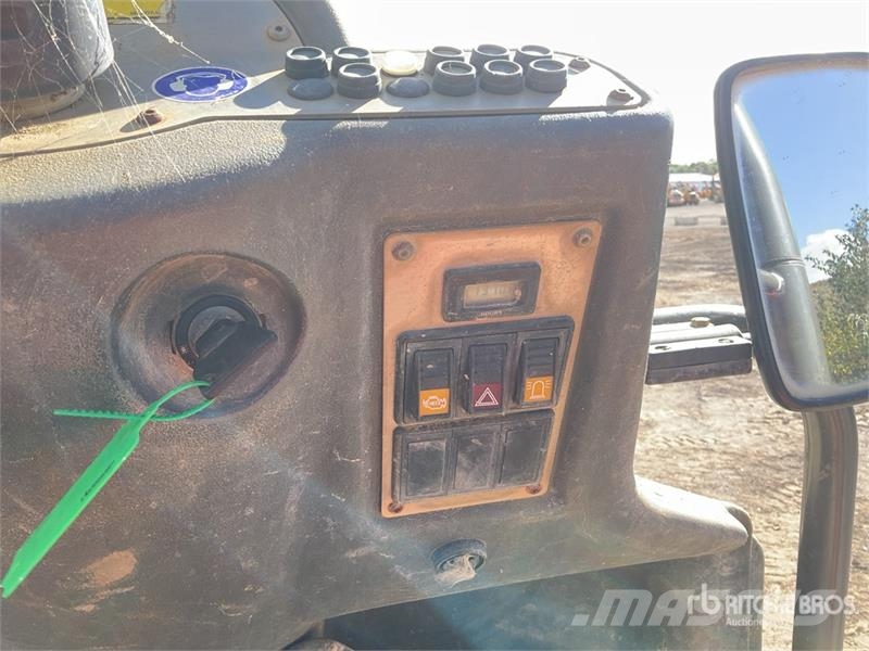 Ausa D600APG عربات نقل قلابة للمواقع