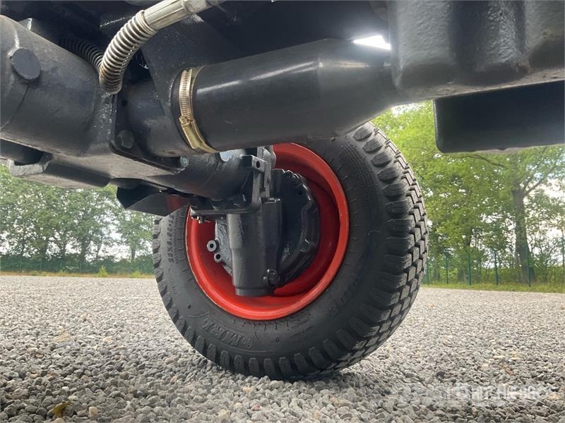 Avenger 26 Hst 4WD Utility Tractor Taajamatraktorit