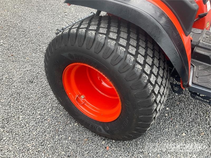 Avenger 26 Hst 4WD Utility Tractor Taajamatraktorit