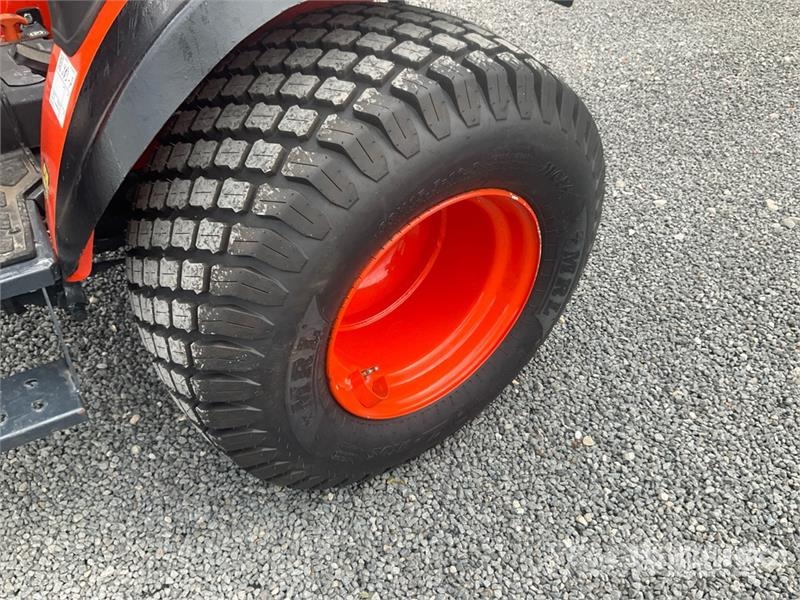 Avenger 26 Hst 4WD Utility Tractor Taajamatraktorit