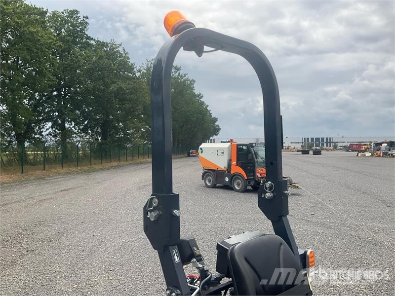 Avenger 26 Hst 4WD Utility Tractor Taajamatraktorit