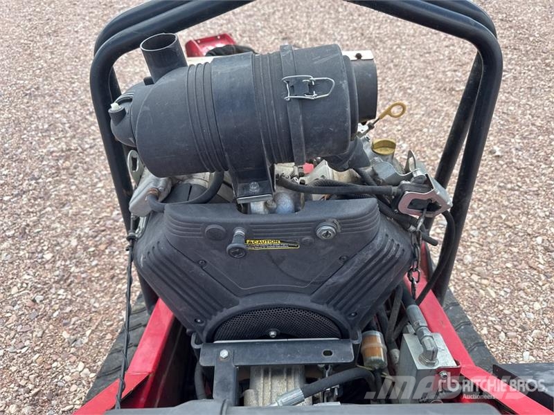 Barreto E30SGB الكاسحات وقلابات التربة ذات المحركات