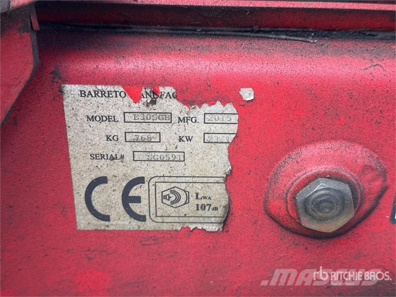 Barreto E30SGB الكاسحات وقلابات التربة ذات المحركات