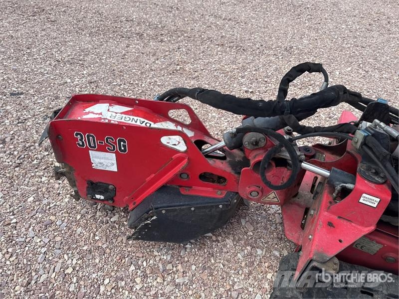 Barreto E30SGB الكاسحات وقلابات التربة ذات المحركات