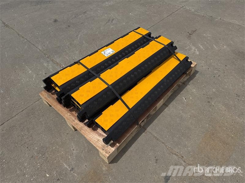 Bauer Qte De Proteges Cables Industriels (Non Utilise) Q Sonstige Baumaschinen