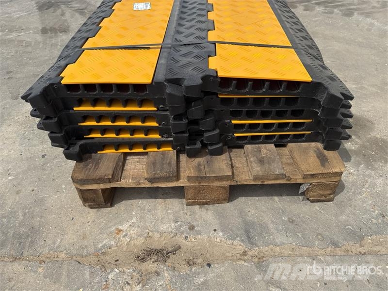 Bauer Qte De Proteges Cables Industriels (Non Utilise) Q Sonstige Baumaschinen