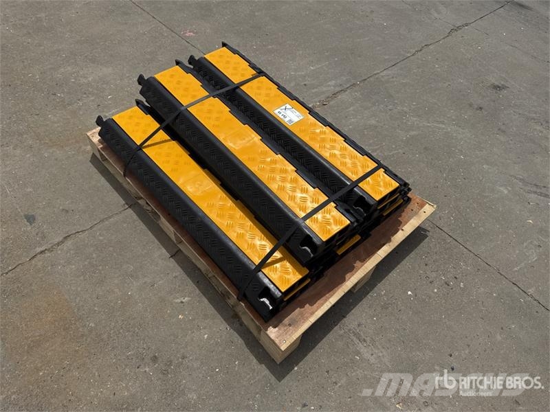 Bauer Qte De Proteges Cables Industriels (Non Utilise) Q Sonstige Baumaschinen