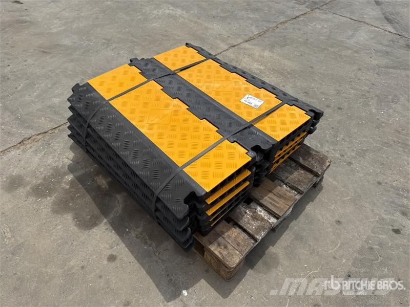 Bauer Qte De Proteges Cables Industriels (Non Utilise) Q Sonstige Baumaschinen