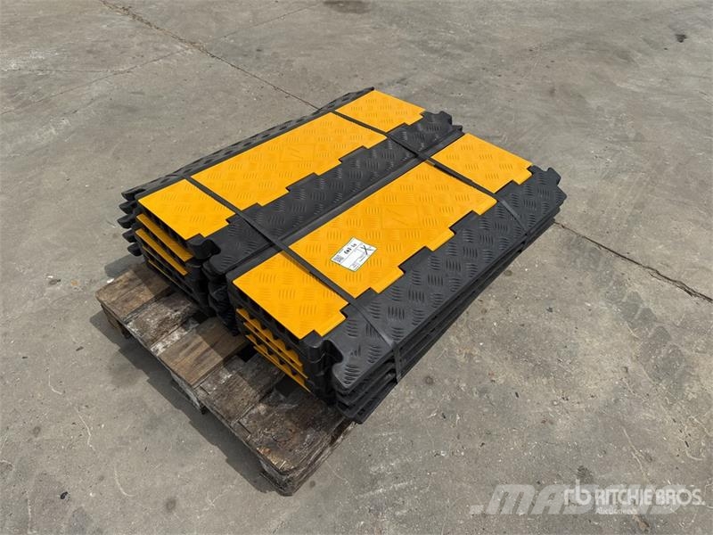 Bauer Qte De Proteges Cables Industriels (Non Utilise) Q Sonstige Baumaschinen