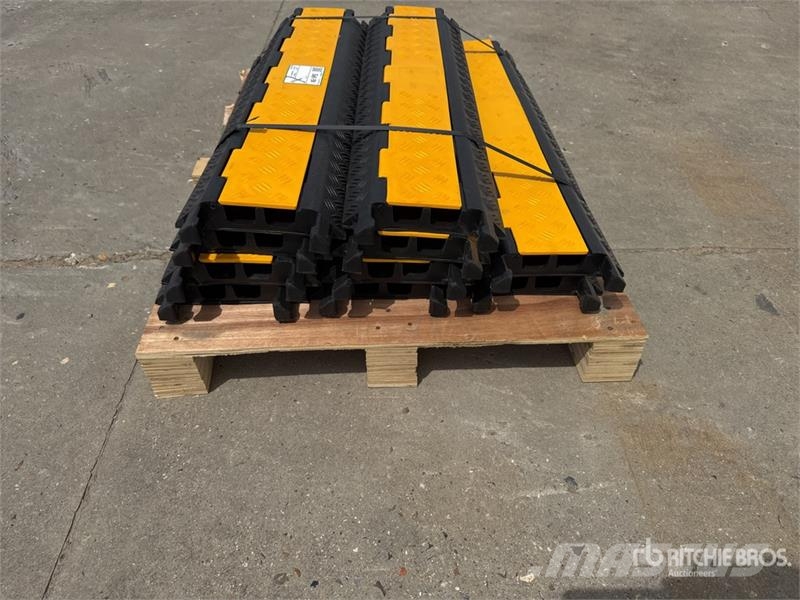 Bauer Qte De Proteges Cables Industriels (Non Utilise) Q Sonstige Baumaschinen