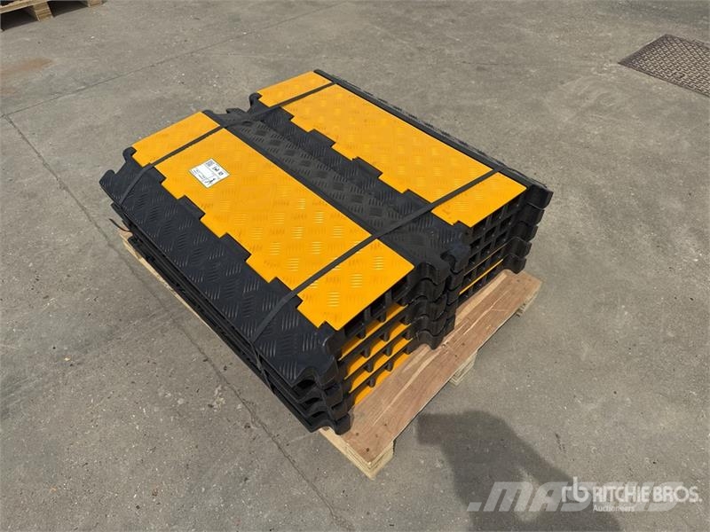 Bauer Qte De Proteges Cables Industriels (Non Utilise) Q Sonstige Baumaschinen