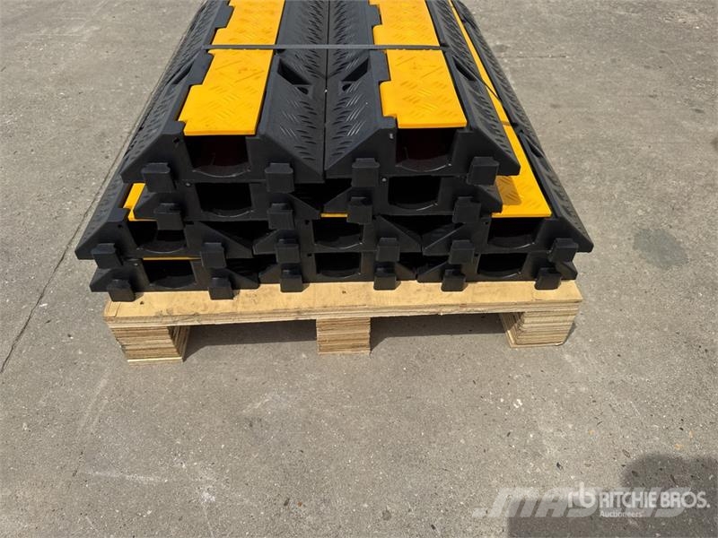 Bauer Qte De Proteges Cables Industriels (Non Utilise) Q Sonstige Baumaschinen