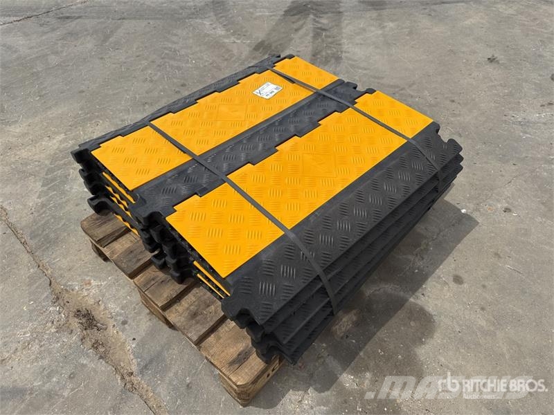 Bauer Qte De Proteges Cables Industriels (Non Utilise) Q Sonstige Baumaschinen