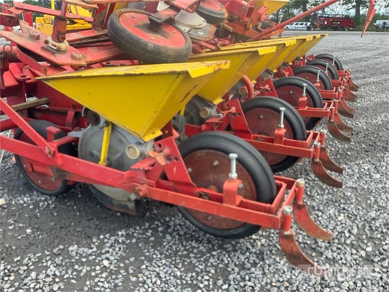 Becker Centra-Drill Seeder Drills