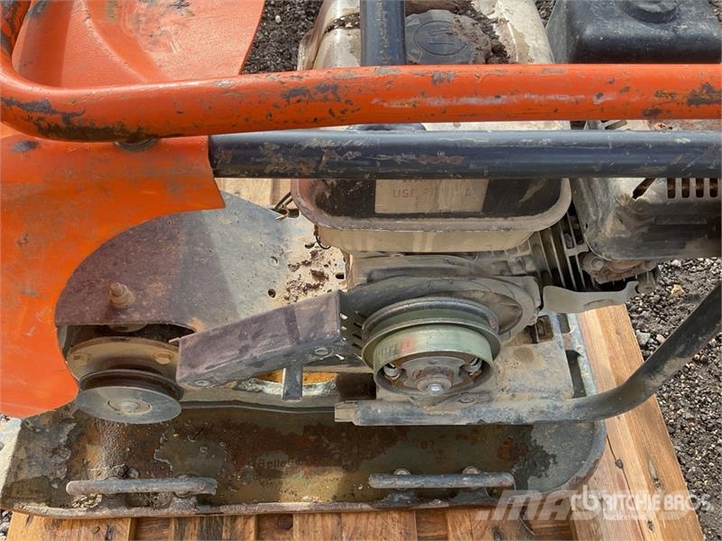 Belle of (2) Belle FC4500E Vibratory Plate Compactor Placas compactadoras