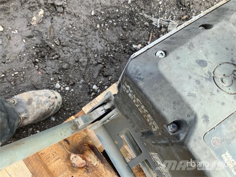Belle of (2) Belle FC4500E Vibratory Plate Compactor Placas compactadoras
