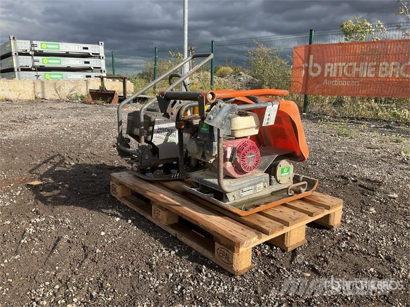 Belle of (2) Belle FC4500E Vibratory Plate Compactor Placas compactadoras
